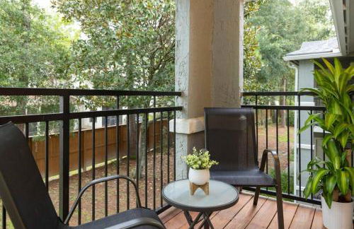 Rustic Luxe Loft , A King Bed Hideout with Edge - Foto 10