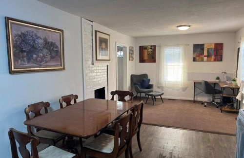Cozy 3 4 BR Home Ideal for Family - Foto 11