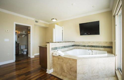 Crystal Palms Beach Resort - Photo 54