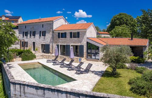 Casa 42 pet friendly for 9 people in Central Istria with salt - water pool - Foto 8