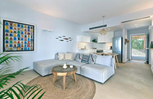 Private Luxury Scarlet beachfront villa, Molos, Paros - Photo 23