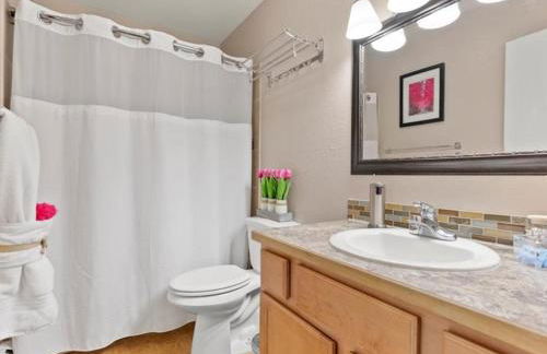 Lovely 3-bedroom rental unit with free parking! - Photo 4