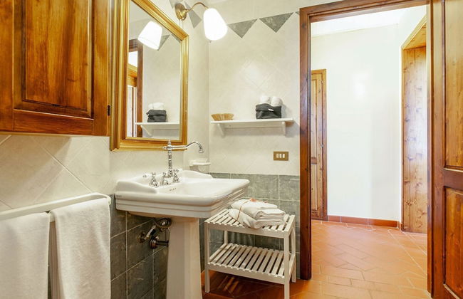 Splendid Holiday Home in Orciatico with Hot Tub & Pool - Foto 9