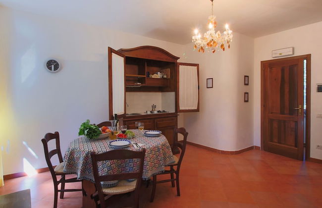 Stunning Farmhouse with Swimming Pool & Hot Tub in Umbria - Photo 18