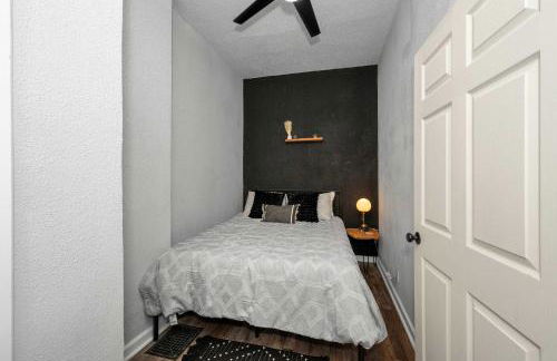 Stylish Modern Gem in the HIlls - Foto 18