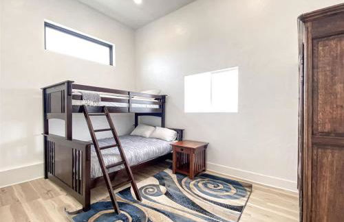 New Ultra-Modern Home Overlooking the Lake - Foto 13