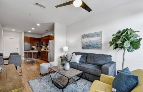 Charming Apartment in Southtown Wifi Pool Gym - Photo 7