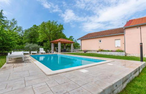 Three-Bedroom Holiday Home In Neoric - Photo 1