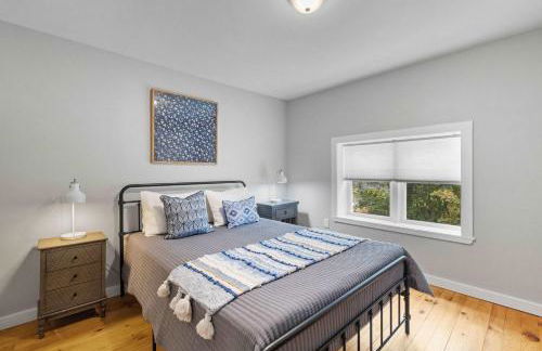 Comfy Large Bungalow - 4 Bed 1BA On Private Pond - Foto 2