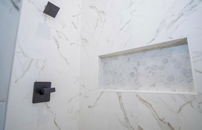 Seize the Moment! 4br/3ba Gem w/ Downtown Views! - Foto 21