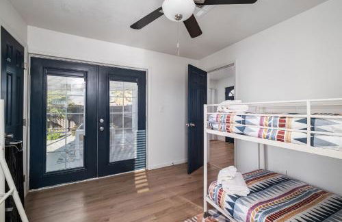 Gorgeous 4-bed home with Golf, Pool, & Hot Tub! - Photo 23