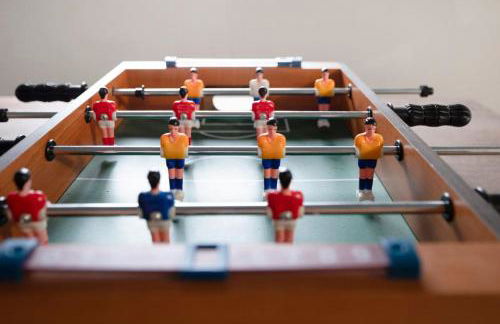 Chic 3BR 2BA Duplex w Serene View BBQ near airport - Foto 32