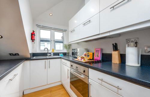 2 Bed Apartment - Cardiff City Centre - Free Parking - Foto 22