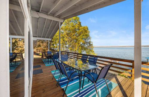 Waterfront retreat w/ wraparound deck & BBQ - Foto 53
