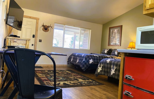 Travellers Rest Cabins and RV Park - Photo 17