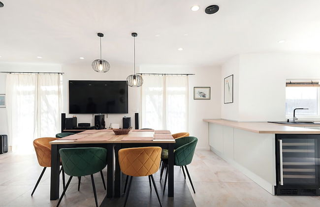 Villa Gariful - Sleeps 10 - Pool - Hottub - Petsok - Foto 17