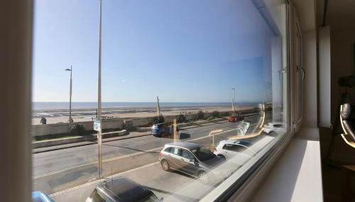 Fabulous beachfront 3 bed house with parking - Foto 4