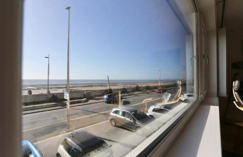 Fabulous beachfront 3 bed house with parking - Foto 4