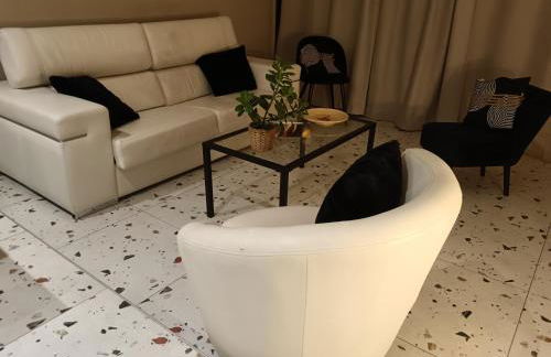 SUPERB MEDITERRANEAN FISHERMANHOUSE FRESHLY RENOVATED 20 M FROM HARBOR HIKES NEARBY no extra fees - Foto 3