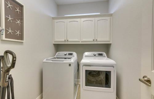 Luxe Crystal Beach Retreat with Views! Walk to Shore - Foto 21