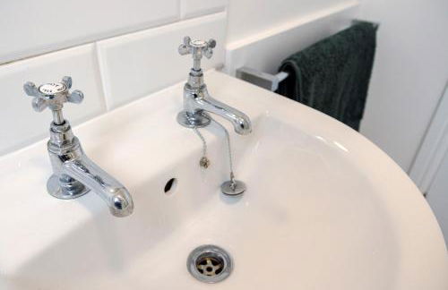 School Lodge - Photo 27