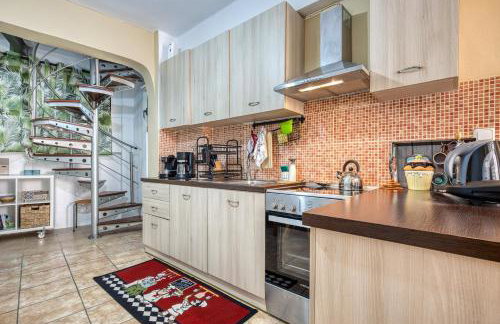 Jo's Guesthouse, Benitses - Foto 8