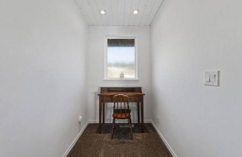 New Beautiful Waterfront at Sandy Point - Photo 29