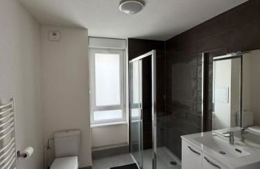 Cozy apartment with balcony and secure parking - Foto 8