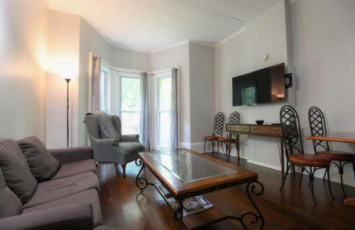 Fully Remodeled, Charming Victorian Home - Foto 31