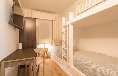 Barcelona Stadium Luxury Apartment - Photo 34