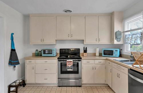 Retro by the Bay Close to Beach Eglin PetFriendly - Foto 31