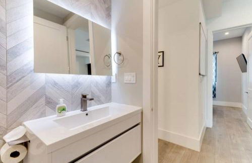 Luxury Modern 4 Bedroom 3 Bathroom Home with Rooftop Deck #2 - Photo 41