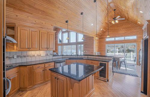 Amazing Vacation Home on the 56 MM, Dock, Water Toys, Fire Pit, 5 bedrooms/5 baths - Foto 18