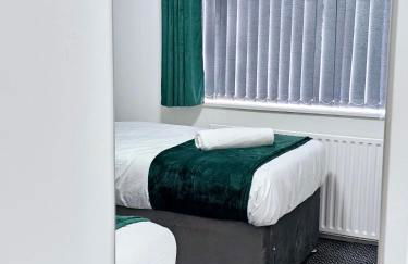 LushStay Telford - Families, Contractors & Group of Friends, long term stay - Photo 15