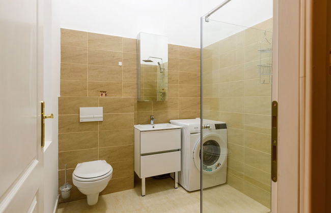 Mira Central Residence - Photo 40