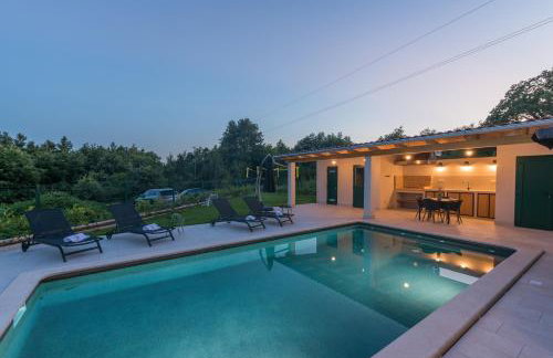 Villa Macan with Private Pool, Sauna & Garden - Photo 45