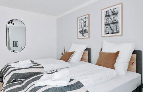 NASA Homes ruhiges Apartment WLAN Arbeitsplatz Balkon Hotelbetten - Foto 12