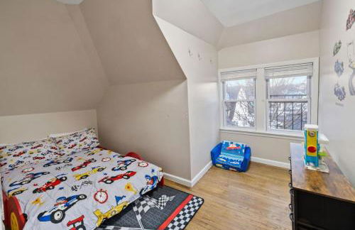 Modern 2BR Near NYC with Free Parking and Workspace - Foto 10