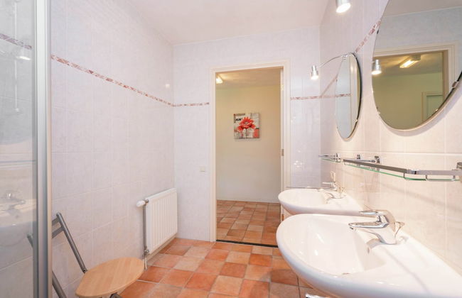 Farmhouse in Rheeze Near Forest and Meadows - Photo 21