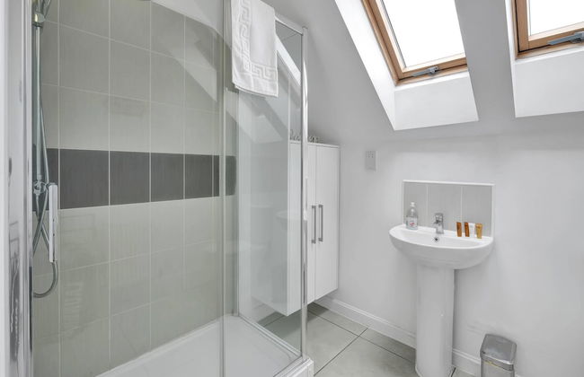 3 Bedroom and 2 Bath House with Balcony - Foto 29