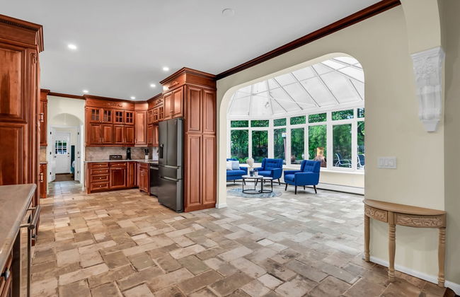 Family Retreat With Autumn Views and Fireplace - Photo 22