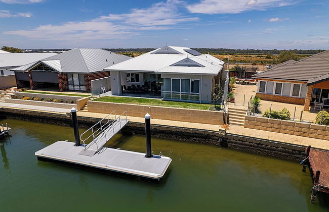 A Waterside Paradise - Foto 28