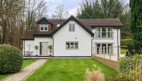Luxury Countryside Retreat with Pool Surrey Hills Escape - Pass the Keys - Foto 4, Garden, Garden view, Other