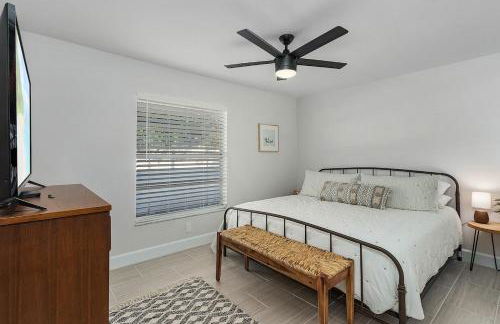 The Annabelle-- Bright 4 Bedroom Home, Heated Pool - Foto 24