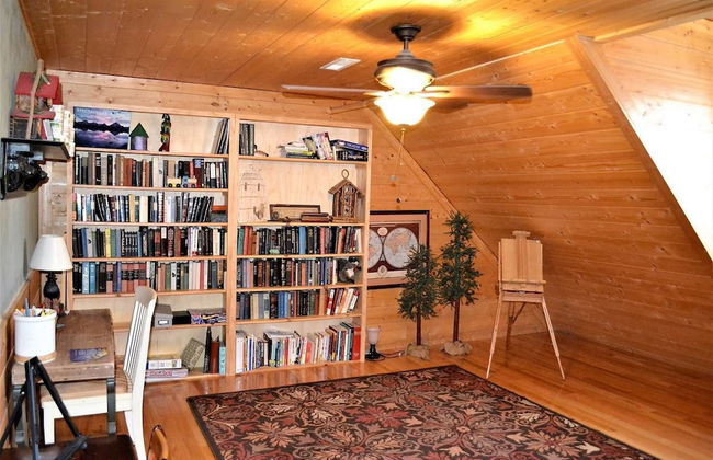 Comfortable Mountain Home near Everything yet Private - Foto 6