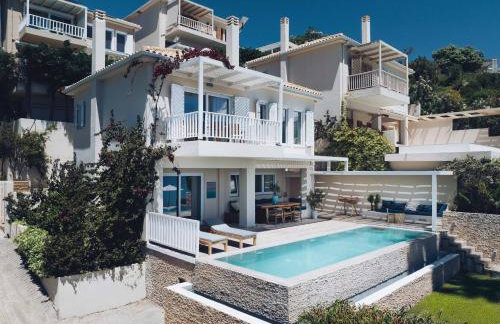 Villa Madouri 5 bed seafront villa with private pool - Foto 2