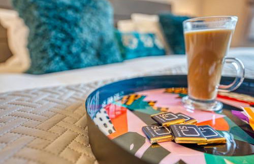 Elegant 5 Bed House - Sleeps 9, Central Solihull, NEC, JLR, HS2, Resorts World, Airport Business and Leisure Stays, - Foto 2