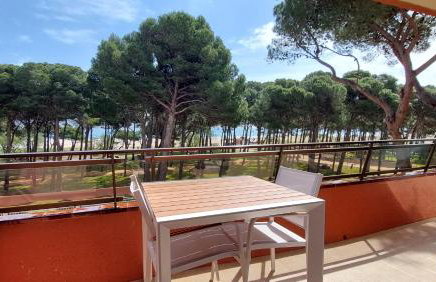 Primera Línea con Vistas al Mar y Piscina - Foto 3
