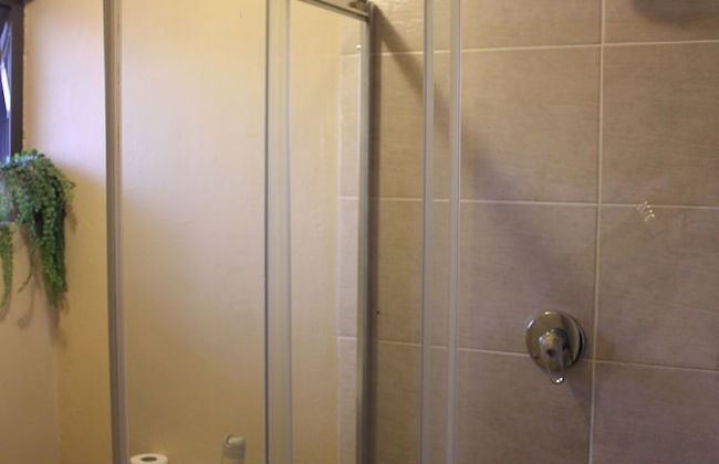 Chic & Serene 1-Bed Haven in Roodepoort - Photo 28