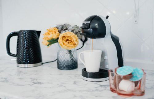 Sunny Seaside Paradise - Sleeps 5 - Photo 21